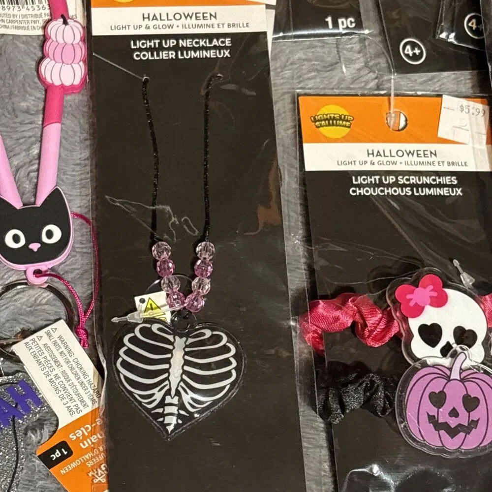 Lot of 29 Halloween Light Up Necklaces Jewelry Wands Party Favor Prize Classroom